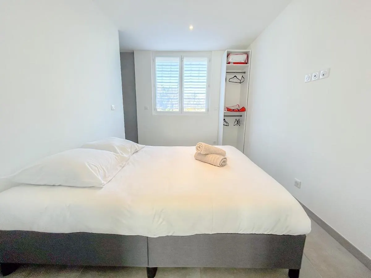 Appartement 3 Chambres Avec Terrasse Et Parking A Fréjus דירה