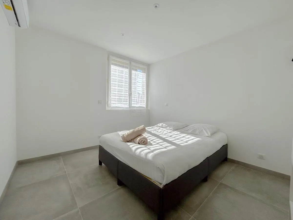 דירה Appartement 3 Chambres Avec Terrasse Et Parking A Fréjus צרפת