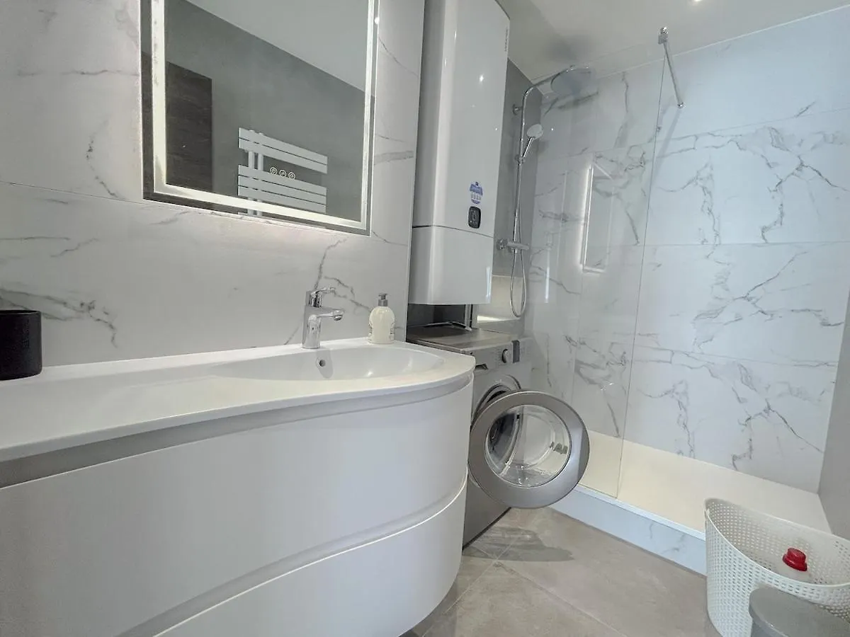 Appartement 3 Chambres Avec Terrasse Et Parking A Frejus
