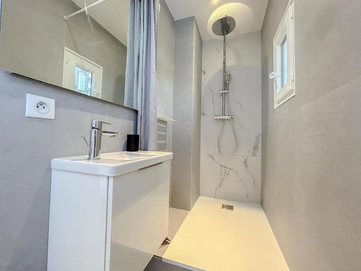Apartment Appartement 3 Chambres Avec Terrasse Et Parking A Frejus