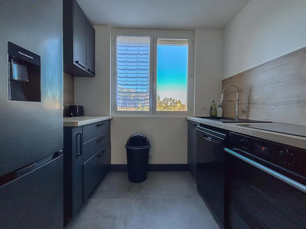 Appartement 3 Chambres Avec Terrasse Et Parking A Frejus 0*,  France